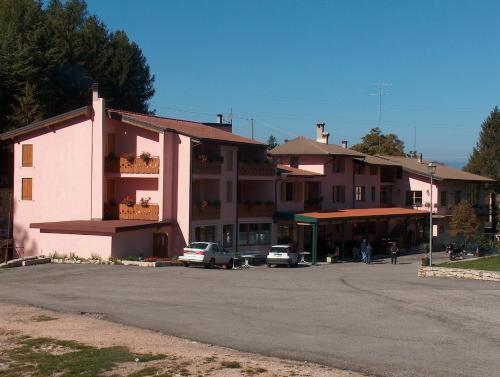 Hotel Edelweiss San Zeno di Montagna Exterior foto