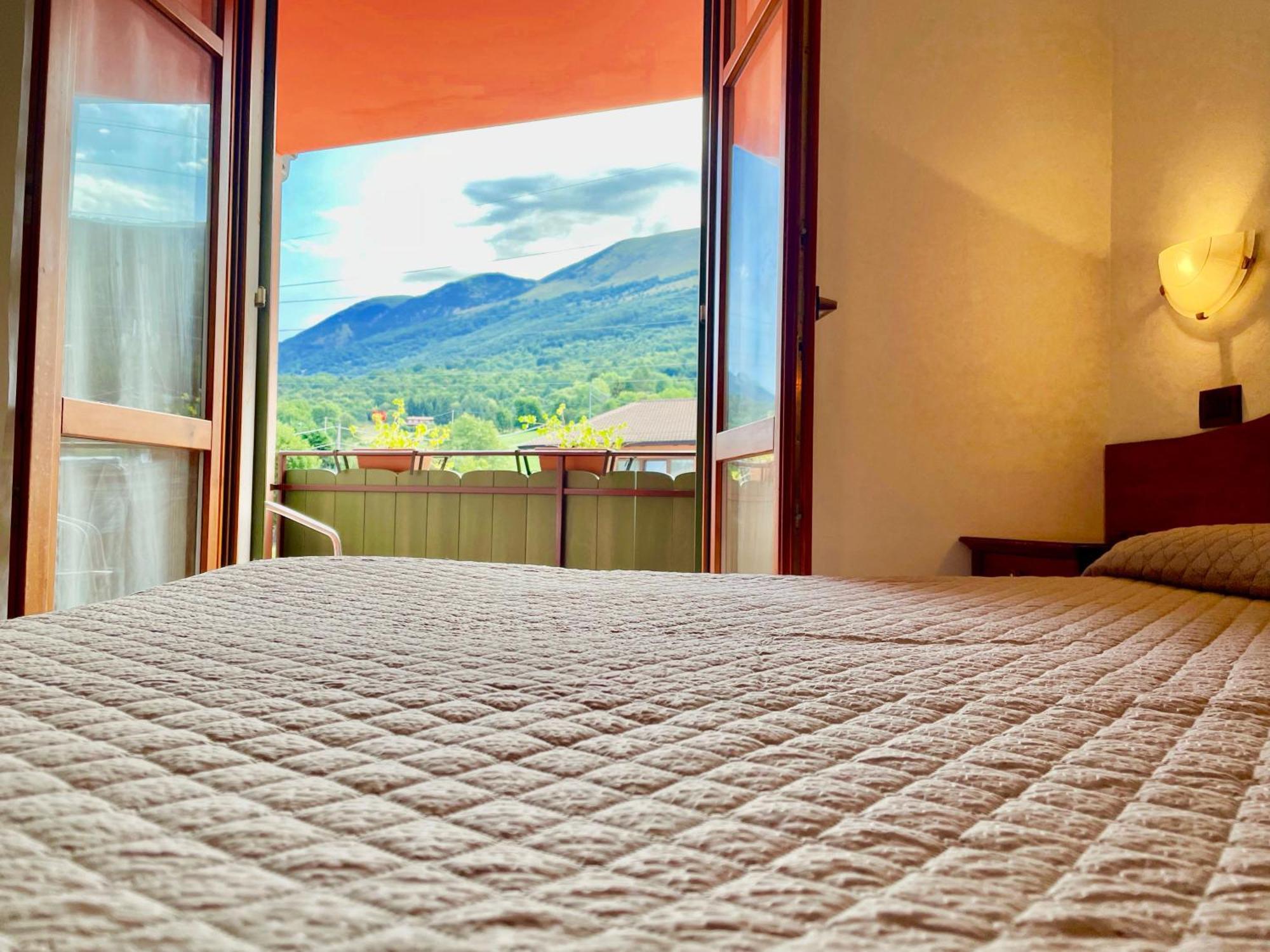 Hotel Edelweiss San Zeno di Montagna Exterior foto